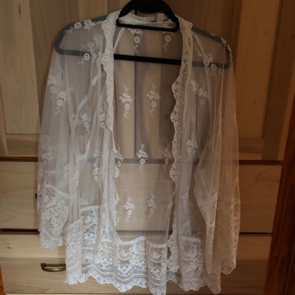 American Eagle White Kimono